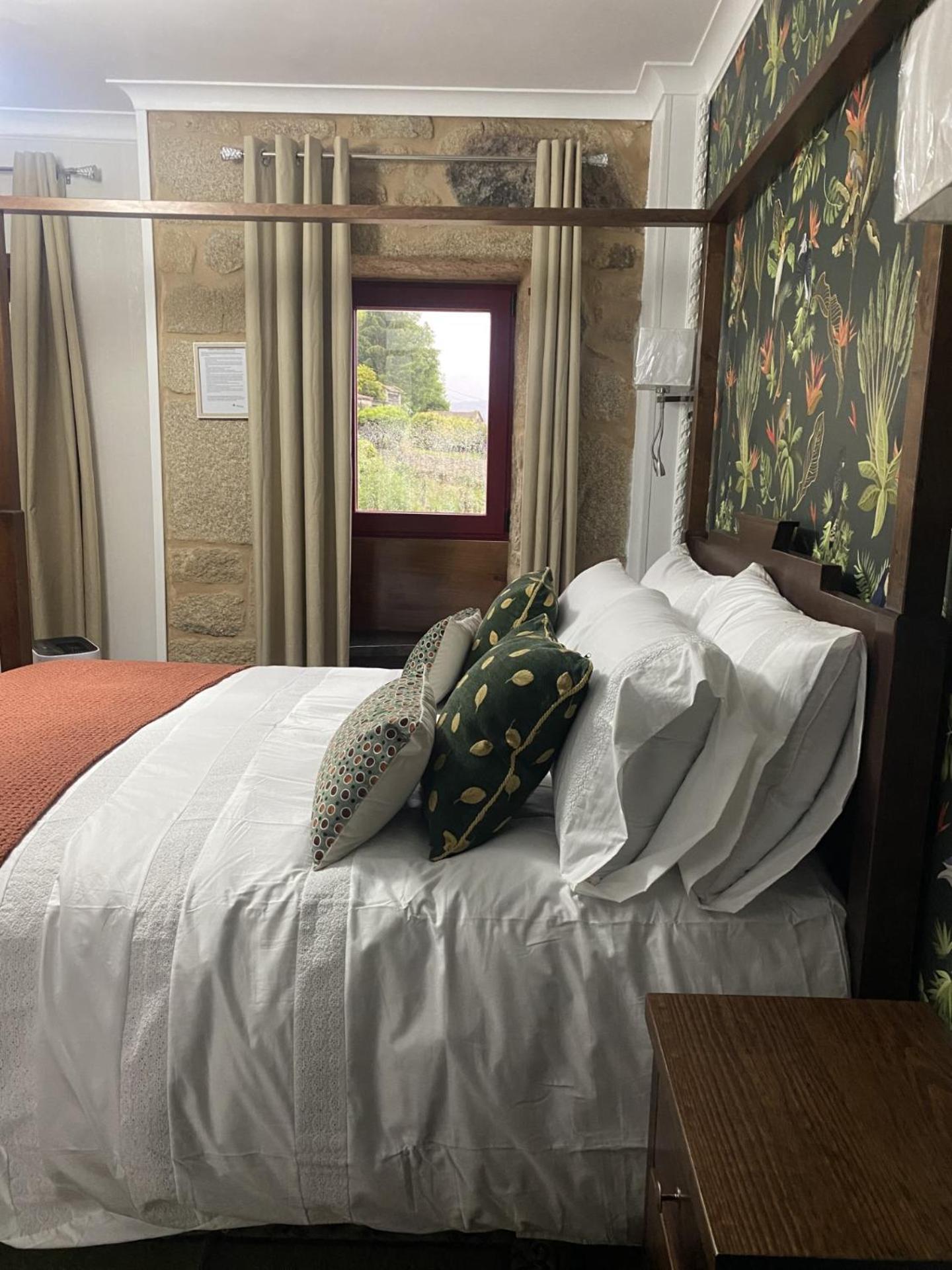 Os Fentos Bed & Breakfast ปอนเตเบดรา ภายนอก รูปภาพ