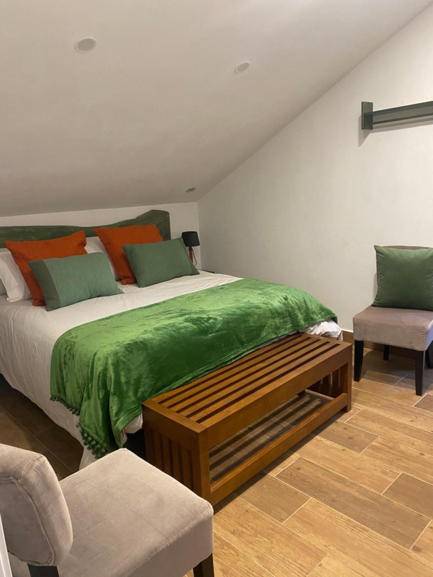 Os Fentos Bed & Breakfast ปอนเตเบดรา ภายนอก รูปภาพ