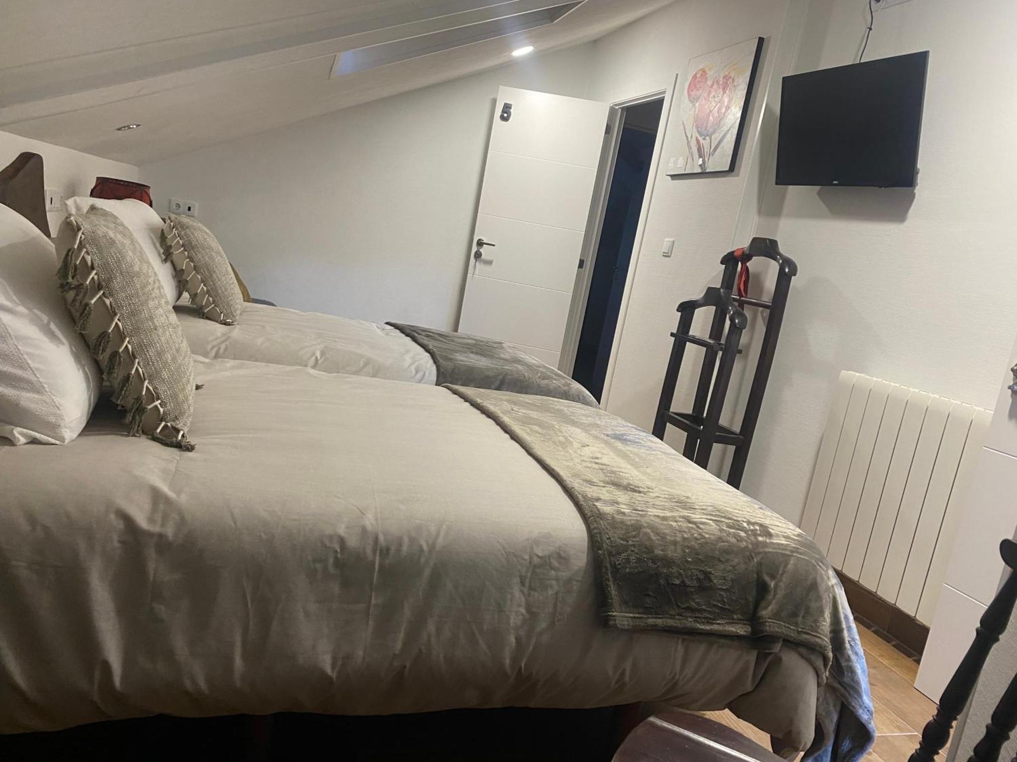Os Fentos Bed & Breakfast ปอนเตเบดรา ภายนอก รูปภาพ